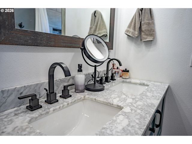 1654 CARLISLE Ln, Myrtle Point, OR 97458