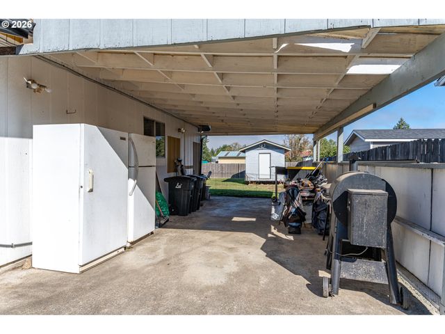 1654 CARLISLE Ln, Myrtle Point, OR 97458