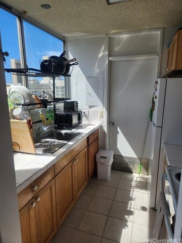 444 Nahua Street 2005, Honolulu, HI 96815