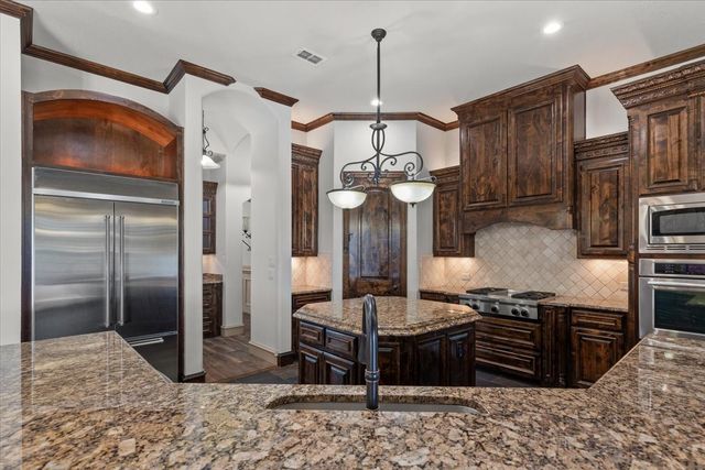 7909 Bella Flora Drive, Fort Worth, TX 76126