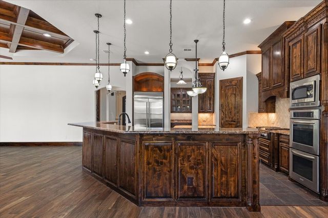 7909 Bella Flora Drive, Fort Worth, TX 76126