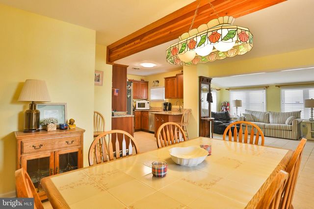 6 BEACH DR, Tuckerton, NJ 08087