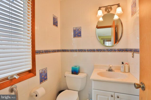 6 BEACH DR, Tuckerton, NJ 08087