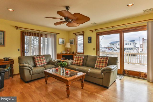 6 BEACH DR, Tuckerton, NJ 08087