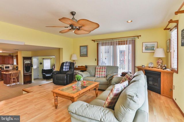 6 BEACH DR, Tuckerton, NJ 08087