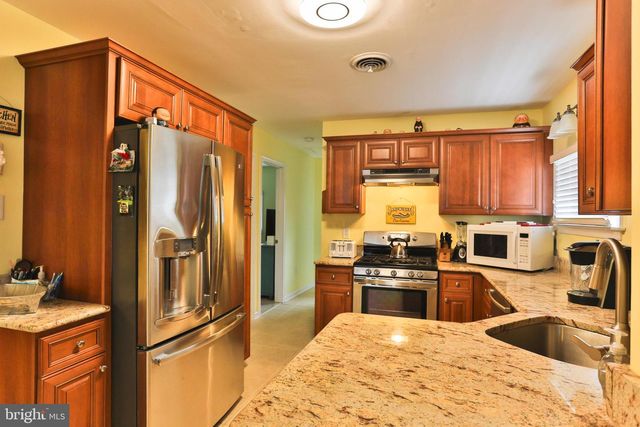 6 BEACH DR, Tuckerton, NJ 08087