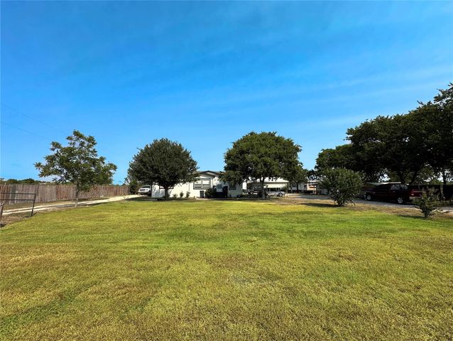 2130 Mathias LN, Kyle, TX 78640