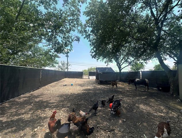 2130 Mathias LN, Kyle, TX 78640