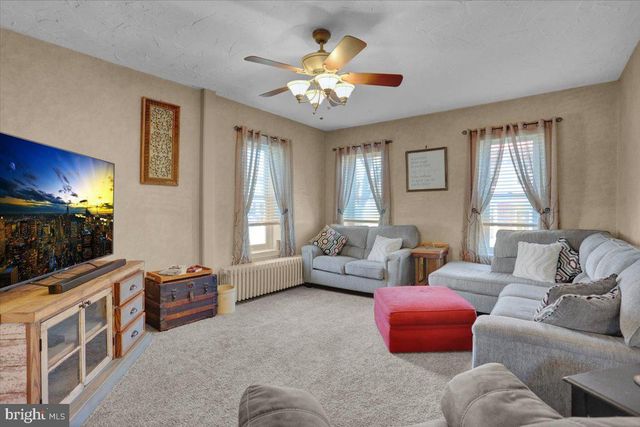 204 E HIGH ST, Womelsdorf, PA 19567