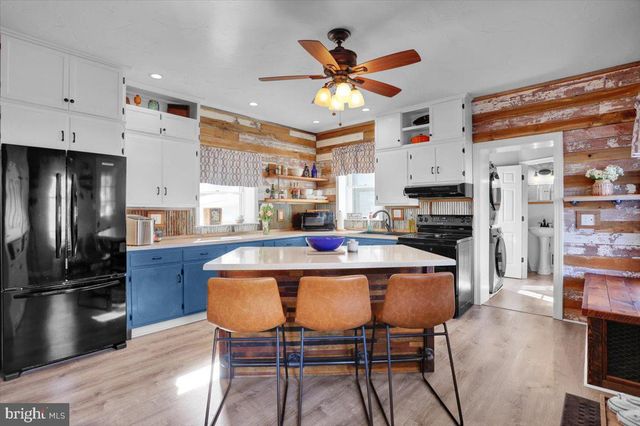 204 E HIGH ST, Womelsdorf, PA 19567