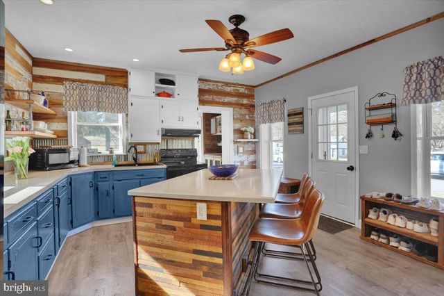 204 E HIGH ST, Womelsdorf, PA 19567