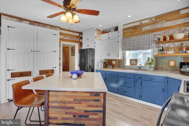 204 E HIGH ST, Womelsdorf, PA 19567