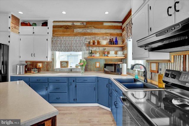 204 E HIGH ST, Womelsdorf, PA 19567