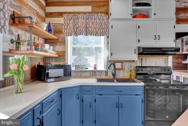 204 E HIGH ST, Womelsdorf, PA 19567