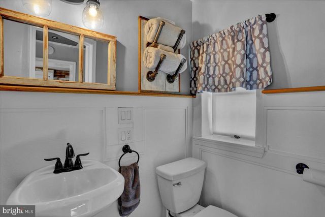 204 E HIGH ST, Womelsdorf, PA 19567