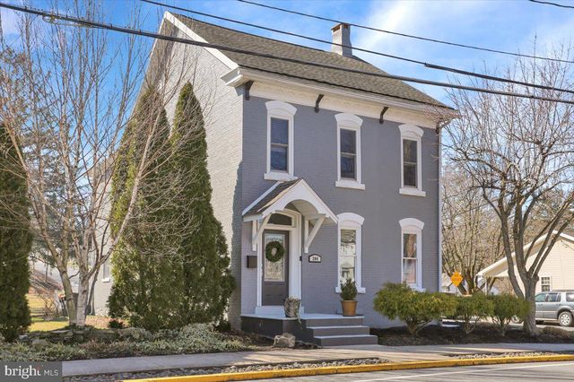 204 E HIGH ST, Womelsdorf, PA 19567