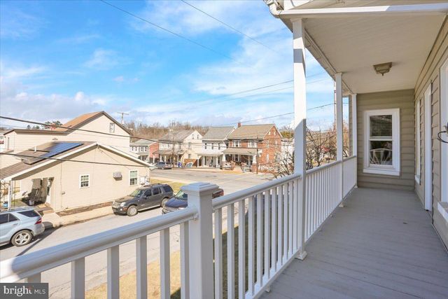 204 E HIGH ST, Womelsdorf, PA 19567