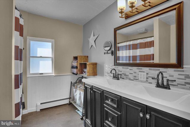 204 E HIGH ST, Womelsdorf, PA 19567