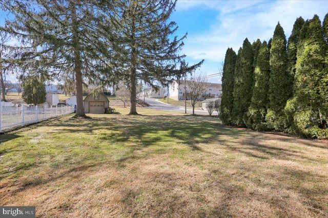 204 E HIGH ST, Womelsdorf, PA 19567