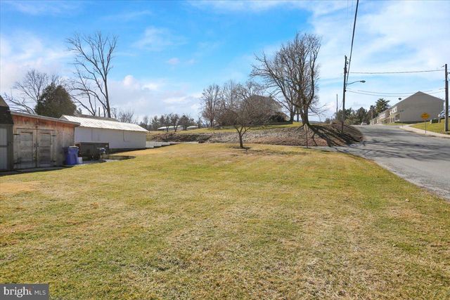 204 E HIGH ST, Womelsdorf, PA 19567