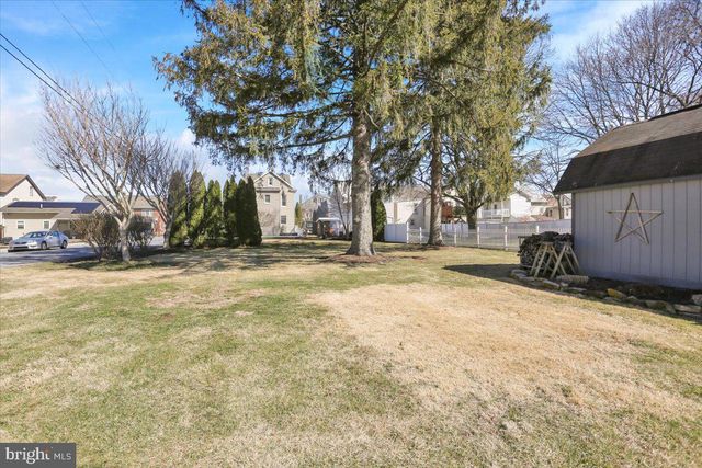 204 E HIGH ST, Womelsdorf, PA 19567