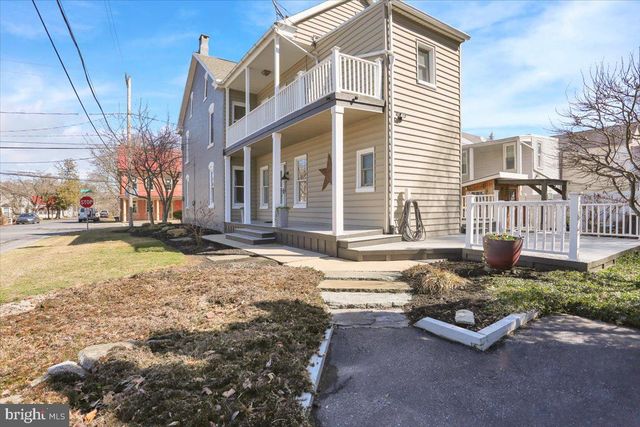 204 E HIGH ST, Womelsdorf, PA 19567