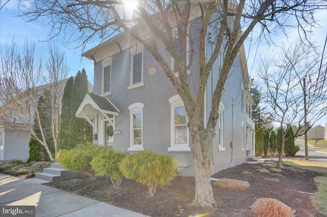 204 E HIGH ST, Womelsdorf, PA 19567