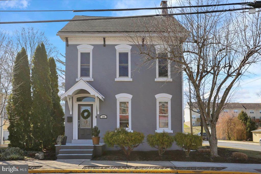 204 E HIGH ST, Womelsdorf, PA 19567