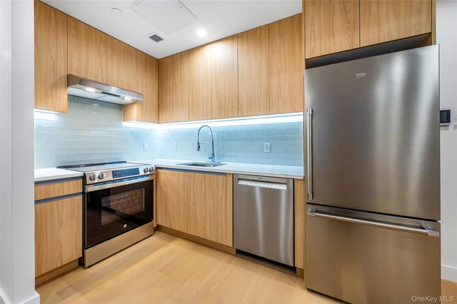 150-02 Northern Boulevard 3L, Flushing, NY 11354