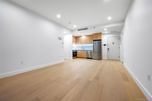 150-02 Northern Boulevard 3L, Flushing, NY 11354