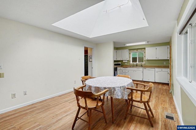 390 Salem Heights Av S, Salem, OR 97302