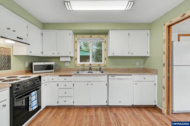 390 Salem Heights Av S, Salem, OR 97302