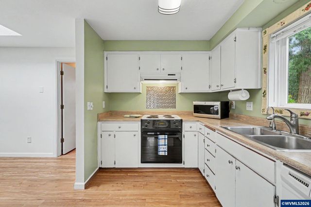 390 Salem Heights Av S, Salem, OR 97302