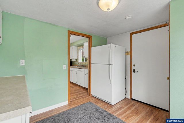 390 Salem Heights Av S, Salem, OR 97302