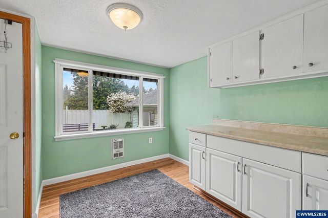 390 Salem Heights Av S, Salem, OR 97302