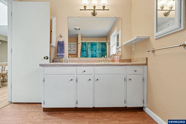 390 Salem Heights Av S, Salem, OR 97302