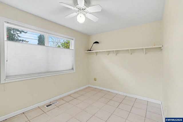 390 Salem Heights Av S, Salem, OR 97302