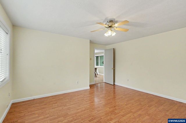 390 Salem Heights Av S, Salem, OR 97302