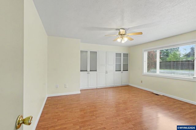 390 Salem Heights Av S, Salem, OR 97302