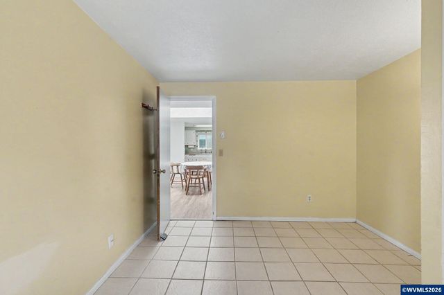 390 Salem Heights Av S, Salem, OR 97302