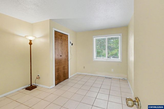 390 Salem Heights Av S, Salem, OR 97302