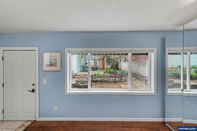 390 Salem Heights Av S, Salem, OR 97302