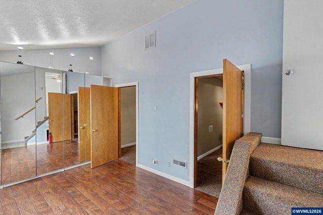 390 Salem Heights Av S, Salem, OR 97302