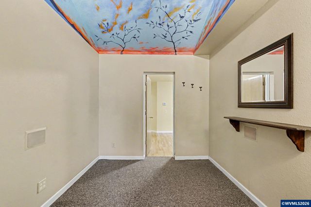 390 Salem Heights Av S, Salem, OR 97302