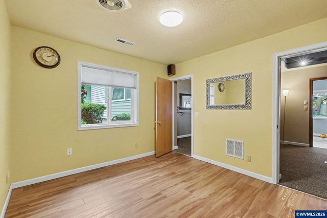 390 Salem Heights Av S, Salem, OR 97302