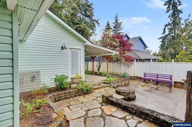 390 Salem Heights Av S, Salem, OR 97302