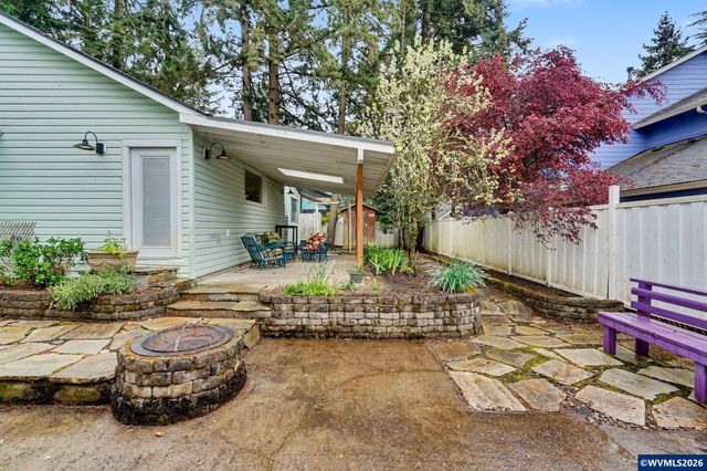 390 Salem Heights Av S, Salem, OR 97302