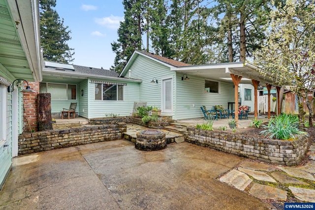 390 Salem Heights Av S, Salem, OR 97302