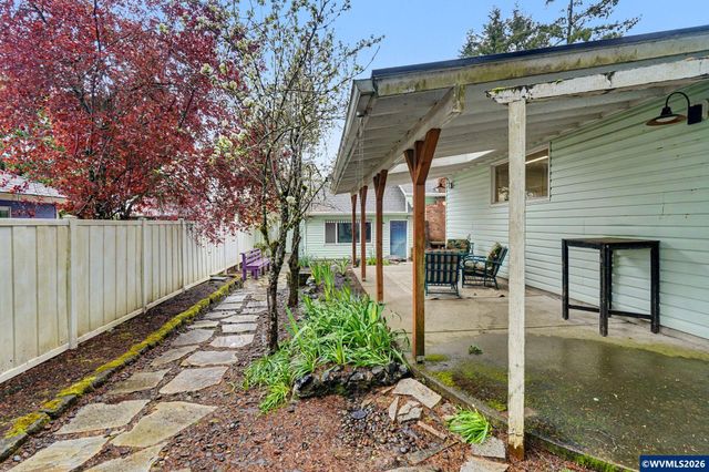 390 Salem Heights Av S, Salem, OR 97302