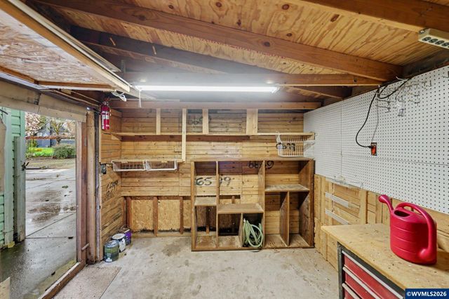 390 Salem Heights Av S, Salem, OR 97302